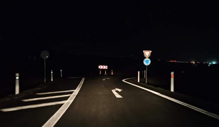 VIDEO: Aby na kruháči nejeli doleva. ŘSD a policie řeší úpravy na rondelu u Olomouce