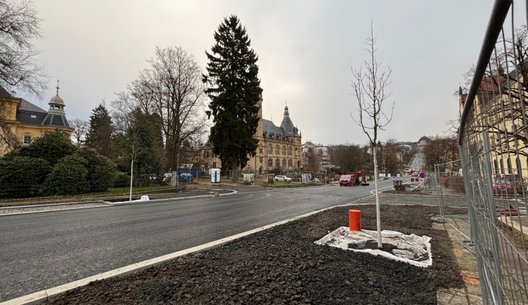 Uzavírka frekventované Vítězné ulice v Liberci skončí nejpozději v pátek