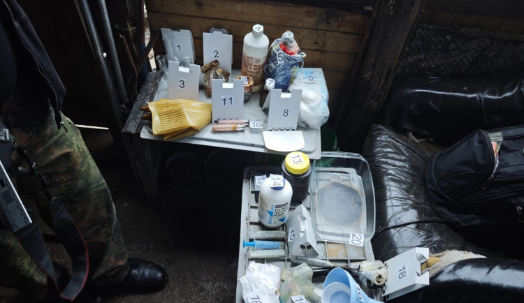 Muž z Brněnska v malebné chatičce vyráběl perník. Pro léky posílal bezdomovce