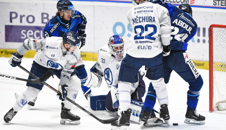 Hokejisté Plzně po třech prohrách uspěli v dohrávce 13. kola ve Vítkovicích