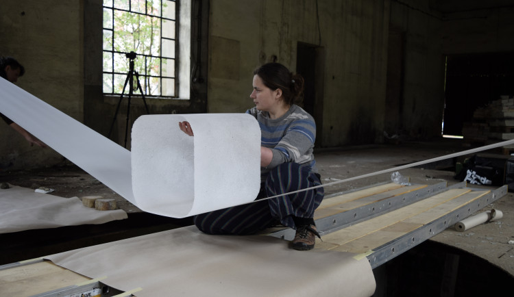 Obrovský úspěch absolventky liberecké univerzity Josefíny Váchové: získala sklářského Oskara