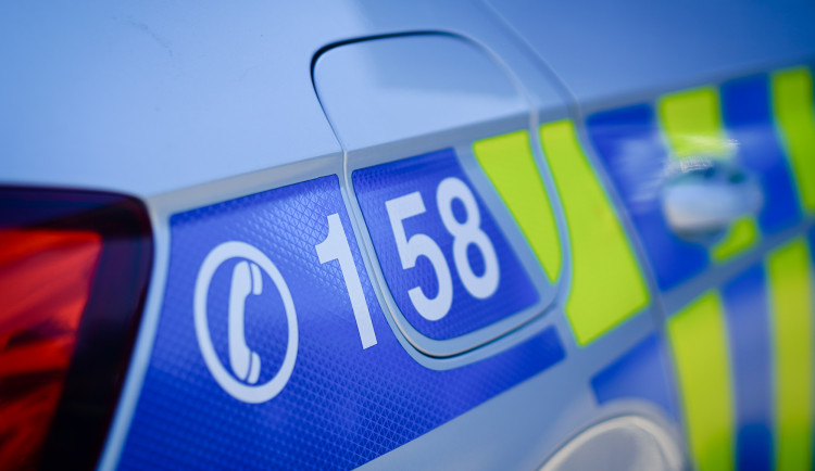 Střelba v domě na Šternbersku: kriminalisté zadrželi osobu podezřelou z vraždy