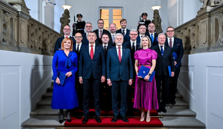 KOMENTÁŘ: Babišova predátorská koalice