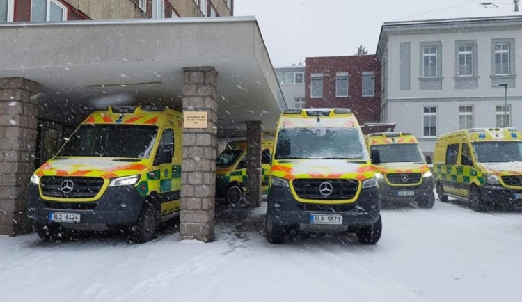 Těžká silvestrovská noc záchranářů. Řešili úrazy pod vlivem alkoholu, napadení i otravu CO