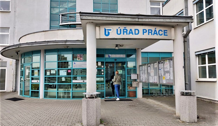 Práci hledalo v prosinci 16 326 lidí v Plzeňském kraji. Volných míst bylo 7453