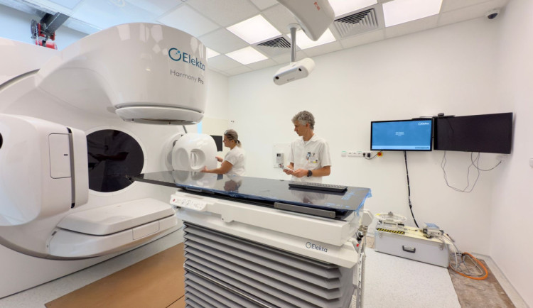 Pacientům nemocnice v Liberci začne v pondělí sloužit nový přístroj na léčbu rakoviny