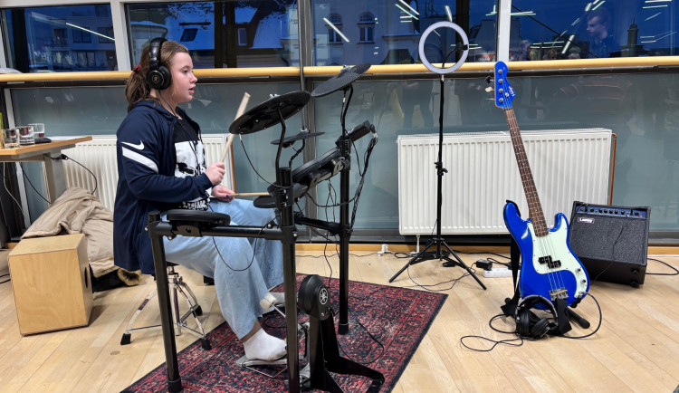 V Liberci vznikla nabušená kreativní knihovna. V kraji nemá obdoby