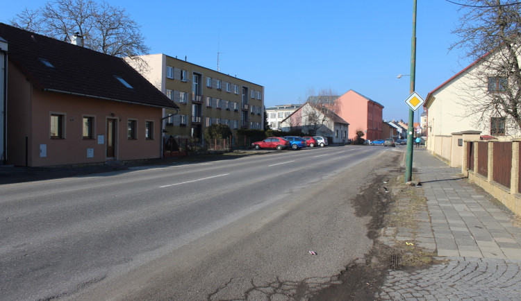 Rekonstrukce ulic Ruská a Poděbradova v Jičíně se zpozdí. Problém je v sítích