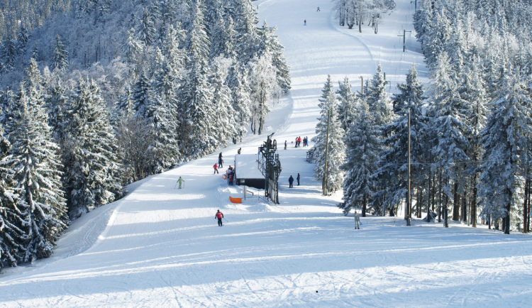 Areály v hradeckém kraji nabízejí výborné lyžování, otevřeno je 90 pct sjezdovek