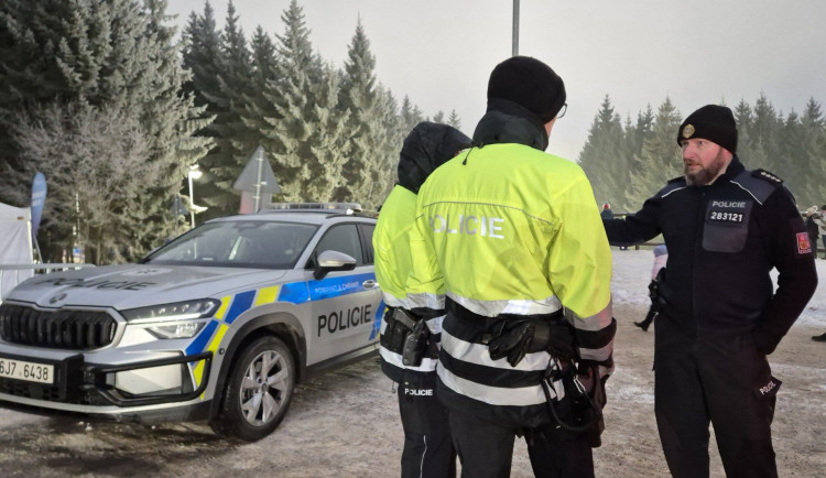 Jedenáct hlídek nasazených ke Světovému poháru pátralo v Kadově po muži