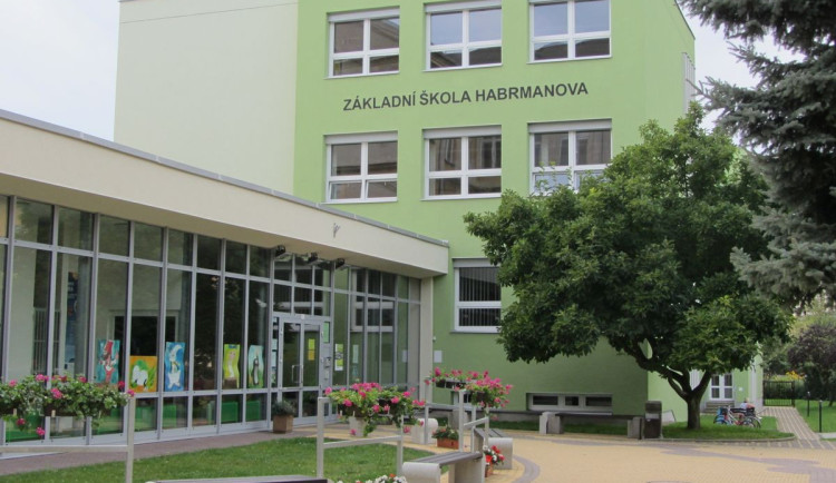 Hradec Králové schválil tendr na opravu areálu škol Habrmanova za 220 milionů