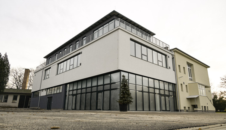 Dokončení kolaudace školy v hradecké Malšově Lhotě se přiblížilo, primátorka vidí světlo na konci tunelu