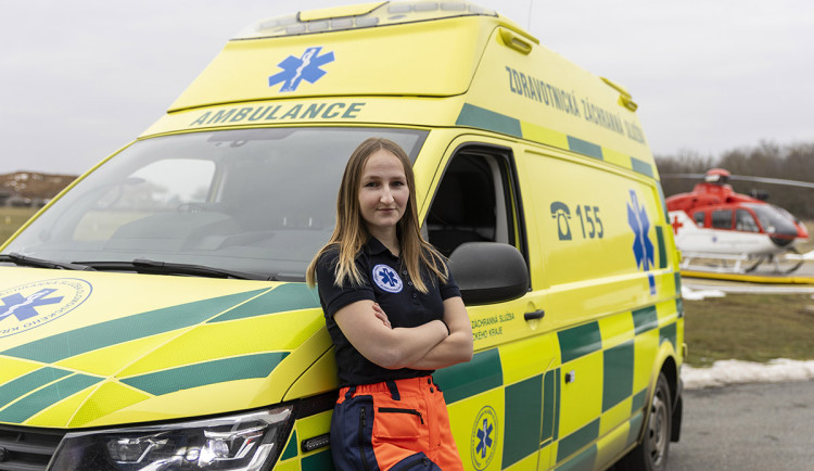 K pacientům v Olomouci spěchá první řidička záchranky. Šla jsem si za svým, usmívá se Pavlína