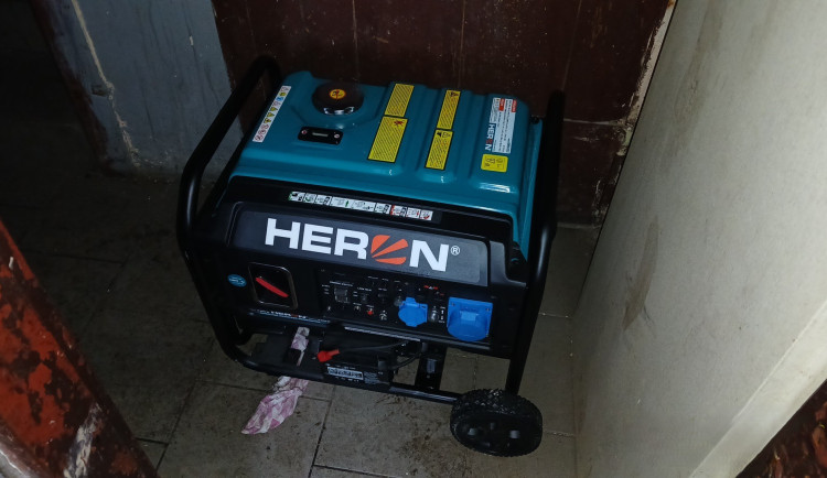 Malého chlapce přiotrávila špatně umístěná benzinová elektrocentrála