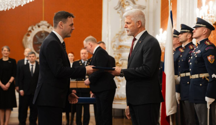 KOMENTÁŘ: Macinka jako Babišův dobrman, prezident se ocitl pod palbou