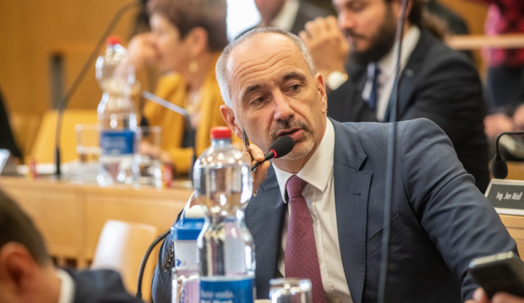 Nové hnutí hejtmana Kuby ponese název Naše Česko