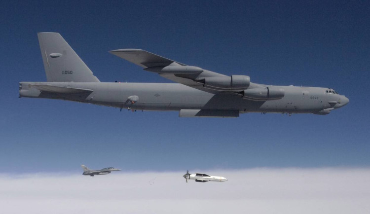 Po „Půlnočním úderu“ doplnění arzenálu: USA chtějí nové MOP