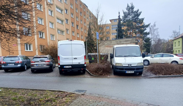 ANKETA: Měla by Plzeň zakázat nebo omezit parkování dodávek ve městě?