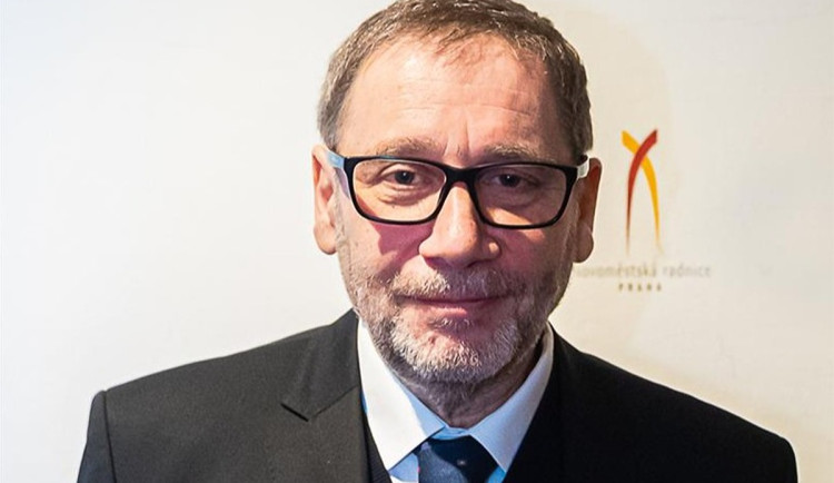 Policisté obvinili čtveřici bývalých estébáků. Roky pronásledovali herce Töpfera