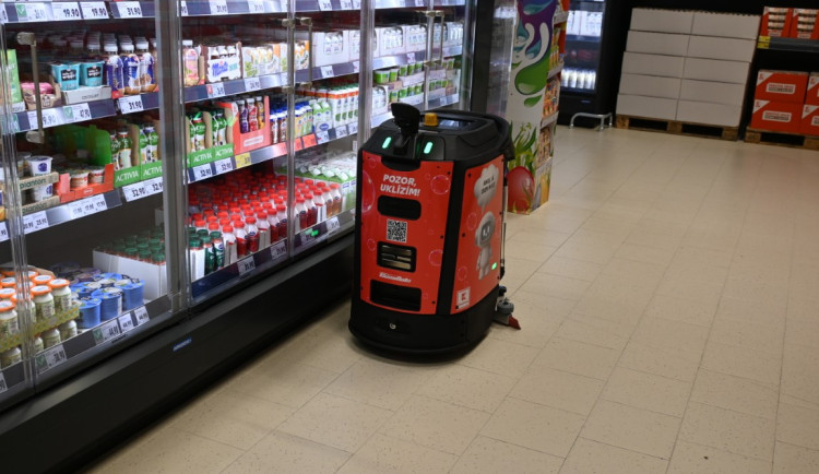 Váhy s umělou inteligencí nebo úklidový robot. Nový Kaufland sází na moderní technologie