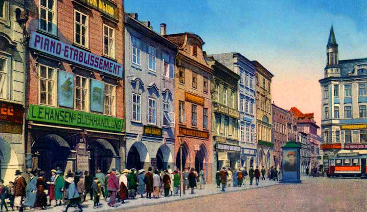 DRBNA HISTORIČKA: Když se po budějovickém náměstí chodilo na korzo podle společenských vrstev