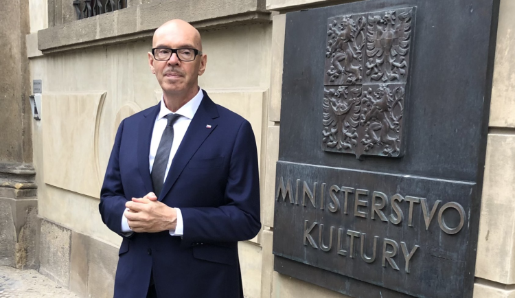 Vůz ministra kultury Klempíře boural na Kulaťáku, politik jel do nemocnice