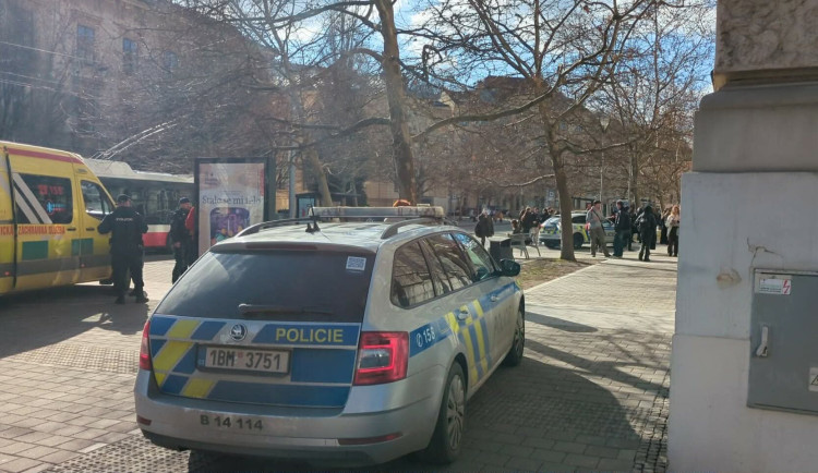 Na univerzitě v centru Brna se sesypal student, chtěl si ublížit. Zasahovala policie