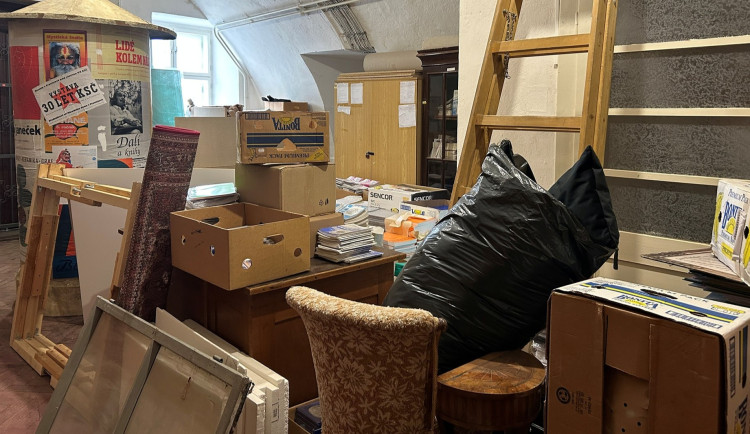 Se stěhováním v prostějovském muzeu pomáhali vězni. Vznikne zde nový depozitář