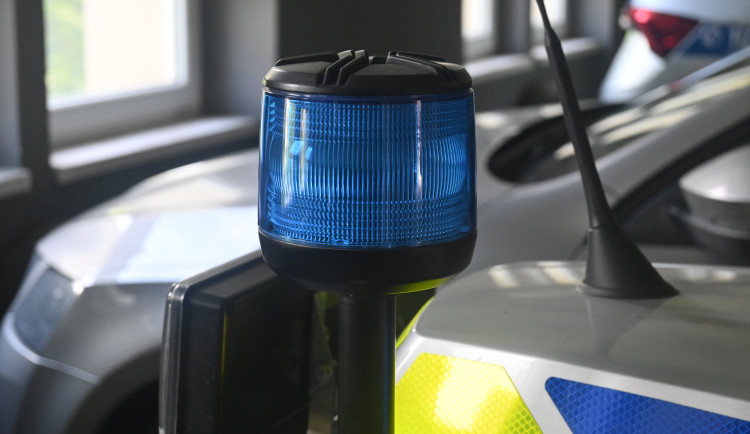 Auto srazilo ženu na chodníku. Třebíčští policisté hledají svědky tragické nehody