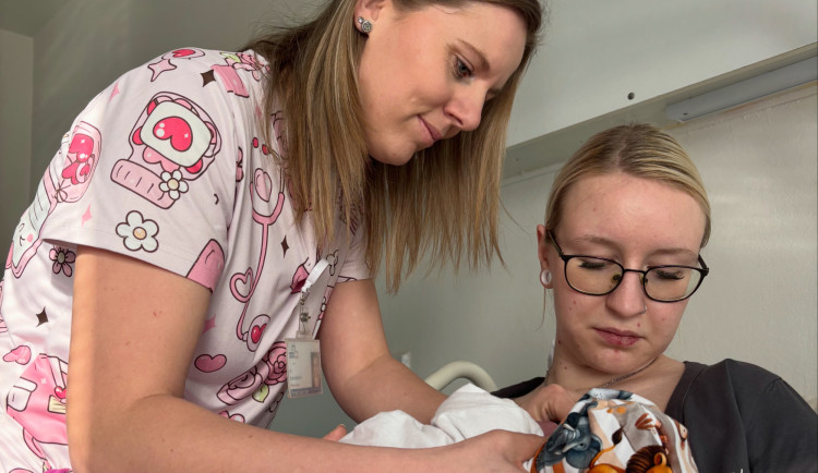 Sdílení, rady i podpora. V jihlavské nemocnici startují setkání pro maminky