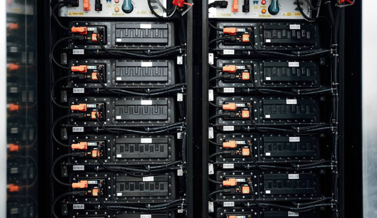 Tesla Energy Group má nového partnera pro bezpečnější bateriová úložiště