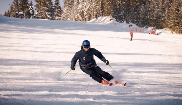 PŘEHLED: Beskydská střediska slibují víkendové lyžování i navzdory oteplení
