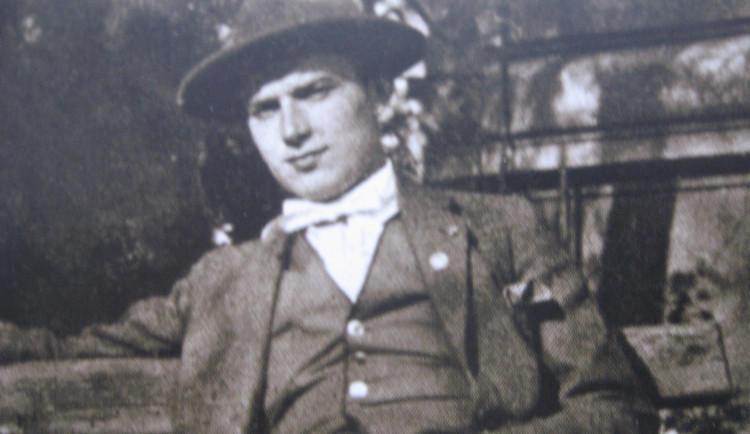 DRBNA HISTORIČKA: Milá paní Erno a milý Jirko… Jaké bylo přátelství Jiřího Wolkera a Jiřího Škracha?