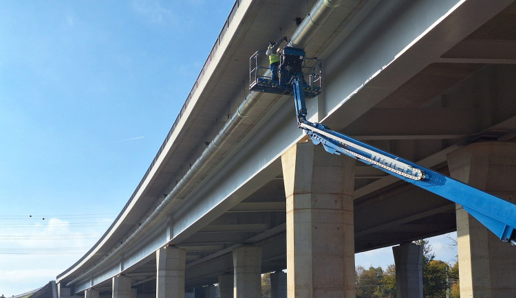 Rány jako z děla. Začalo měření hluku na D1 u Přerova, lidé ovšem požadují okamžité řešení