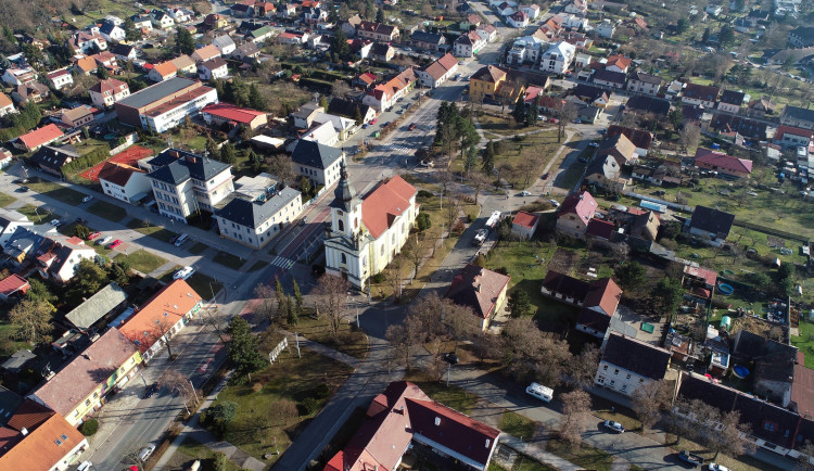 Hradec chce zklidnit řidiče na Novém Hradci, ve hře je Zóna 30