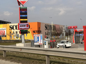 Benzín i nafta rychle zdražují. Pumpaři argumentují panikou a výkyvy nákupních cen