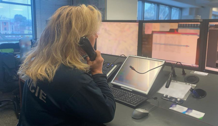 Mimo kritických situací řeší na tísňové lince v Ostravě též milostné vzkazy a jiné omyly