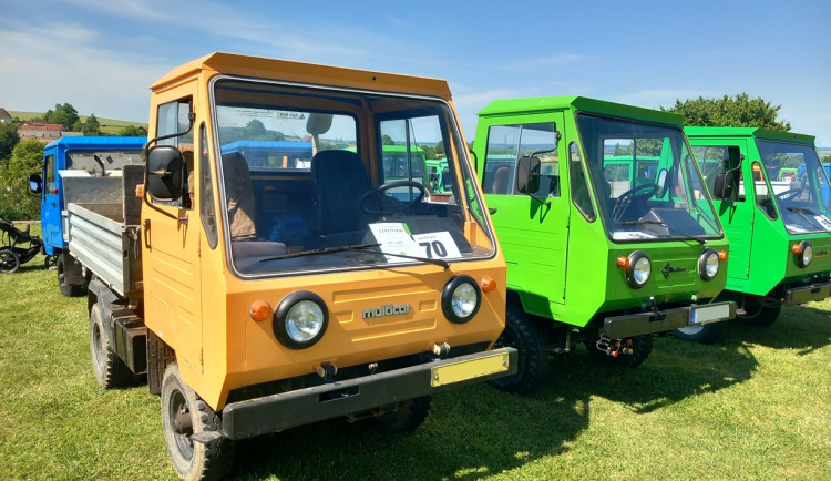 Vyřazená multikára z Jihlavy bude pomáhat na Ukrajině, našel se také nakladač