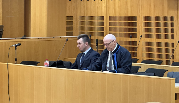 Řidič tramvaje potrestaný za vyhození ukrajinských cestujících se proti rozsudku odvolal