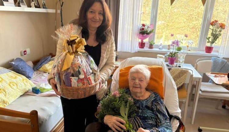 Paní Solodunová z Nové Role oslavila 103 let. Na Karlovarsko přišla z Polska