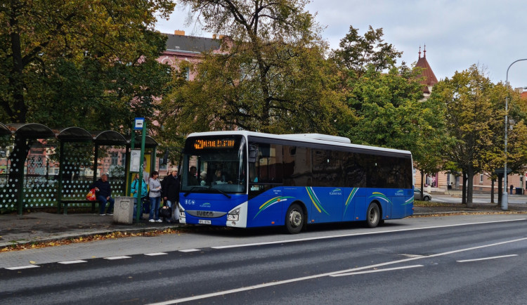 Kraj neomezí kvůli drahé naftě dopravu, s dopravci má palivovou doložku