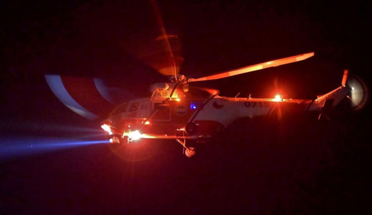 Při bitce v chatové oblasti utrpěl muž těžké zranění hlavy. Letěl pro něj vrtulník