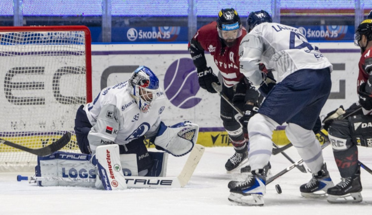 Hokejisté Sparty vyhráli v Plzni 4:1 a snížili ve čtvrtfinále na 2:3 na zápasy