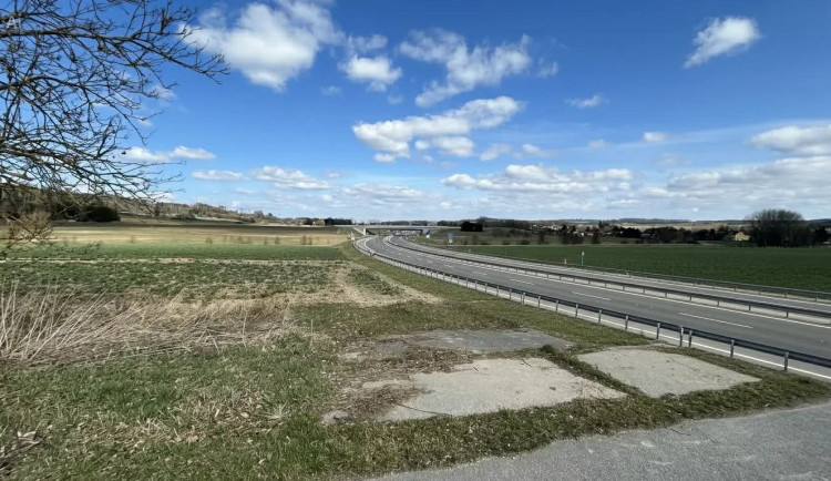 MAPA: Dálnice D20 by mohla vést těsně vedle Dolní Cerekve, kolem skladu vyhořelého paliva