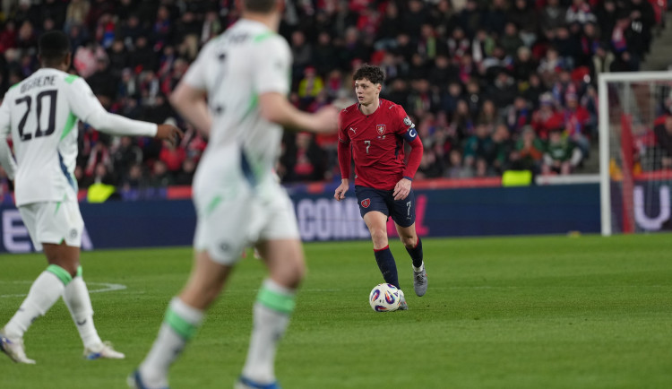 KOMENTÁŘ: Jak na Dány? Bez nakopávané, filmařů, faulů a nedynamických matadorů