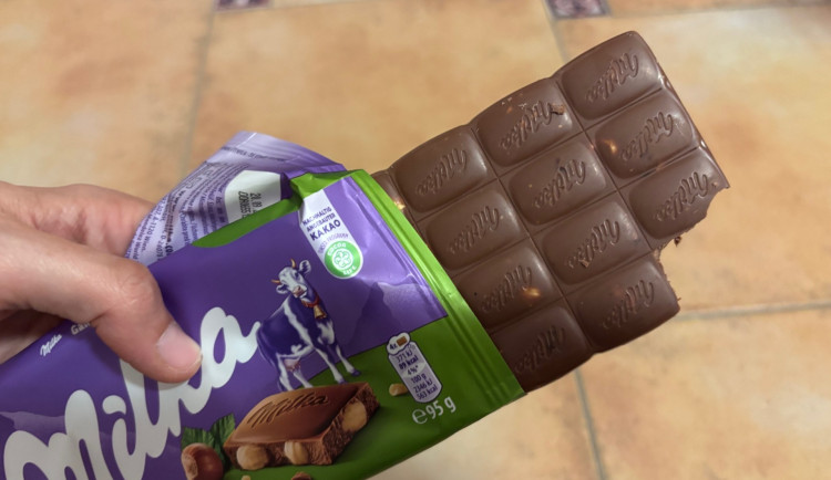 Muž ukradl čtyři čokolády a minerálku. Jako recidivistovi mu za to hrozí dva roky vězení