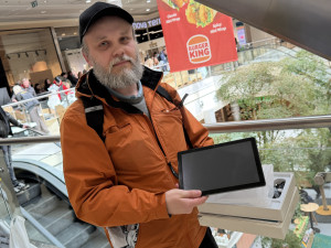 Lidé rozbalují poklady i naprosté bizáry. Adrenalinový hon na balíčky odstartoval