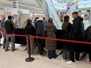 Lidé rozbalují poklady i naprosté bizáry. Adrenalinový hon na balíčky odstartoval