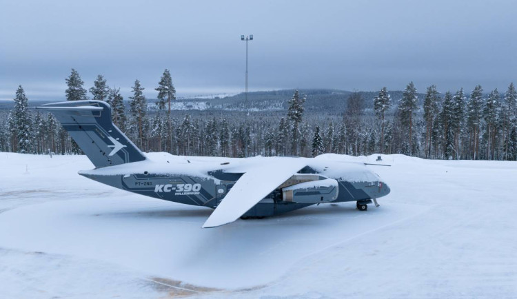 KC-390 prošel ve Švédsku zkouškou pro provoz v Arktidě