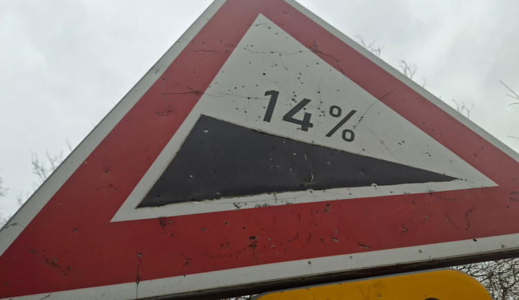 Chtěl si zastřílet ze vzduchovky. Jako cíl si vybral značku na frekventované cyklostezce